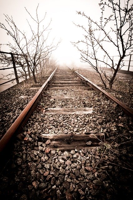 Descărcare gratuită Abandoned Railway Sepia Castleford - fotografie sau imagine gratuită pentru a fi editată cu editorul de imagini online GIMP