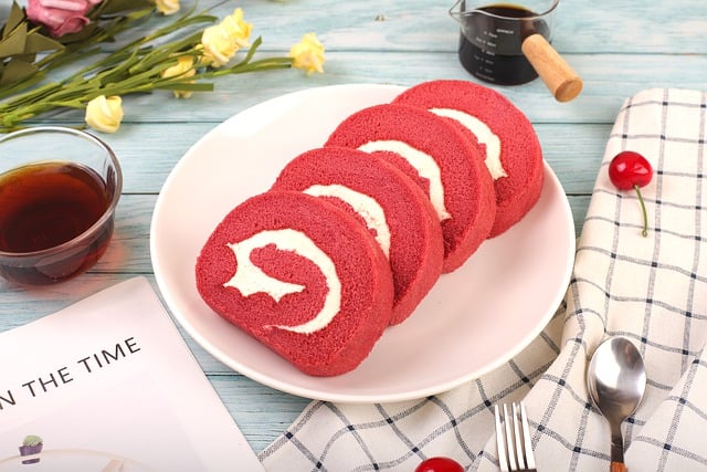 Free download backen swiss roll free picture to be edited with GIMP free online image editor