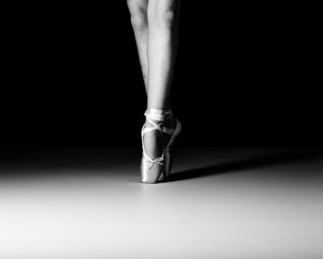 Free download Ballet Dancer En Pointe -  free photo or picture to be edited with GIMP online image editor