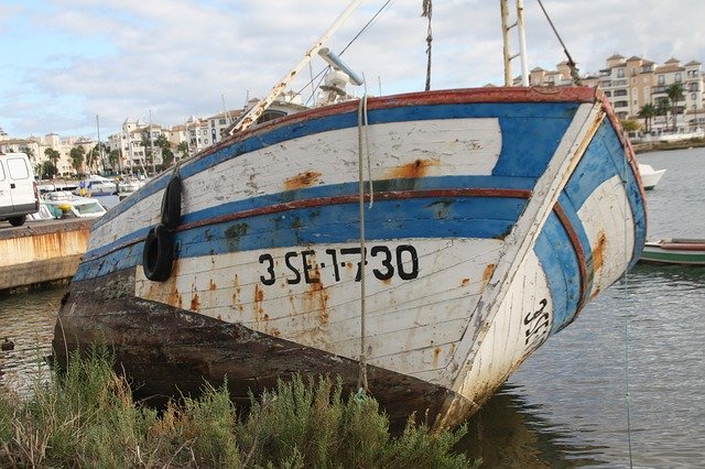 Téléchargement gratuit Bateau Desauciado Puntadelmoral - photo ou image gratuite à modifier avec l'éditeur d'images en ligne GIMP