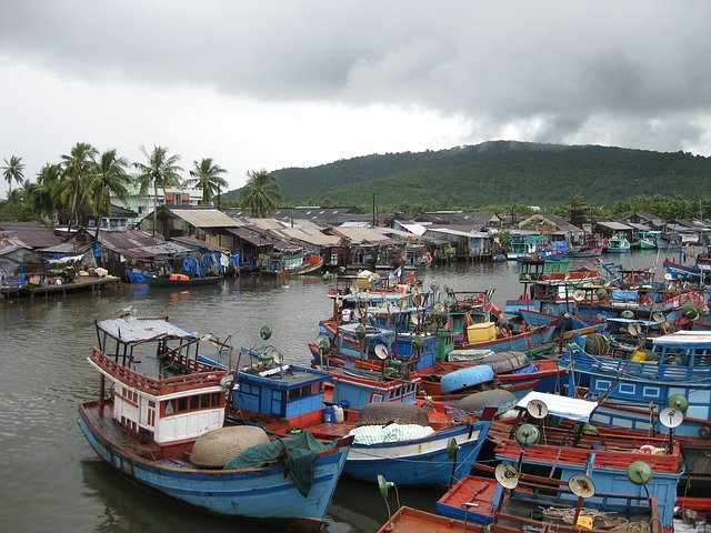 Descarga gratuita Boat Fishing Village River - foto o imagen gratuita para editar con el editor de imágenes en línea GIMP