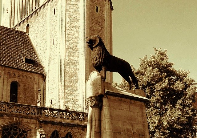 Free download Braunschweig Castle Square Lion -  free photo or picture to be edited with GIMP online image editor