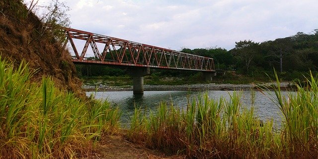 Bezpłatne pobieranie Bridge Costa Rica Grass - bezpłatne zdjęcie lub obraz do edycji za pomocą internetowego edytora obrazów GIMP