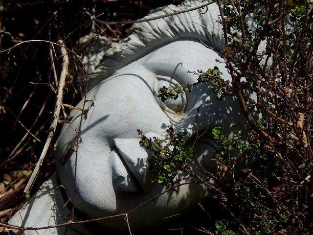 Muat turun percuma Broken Statue Ceramic Head Lady - foto atau gambar percuma untuk diedit dengan editor imej dalam talian GIMP