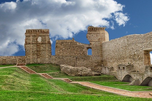 Téléchargement gratuit de Castle Grass Sky - photo ou image gratuite à modifier avec l'éditeur d'images en ligne GIMP