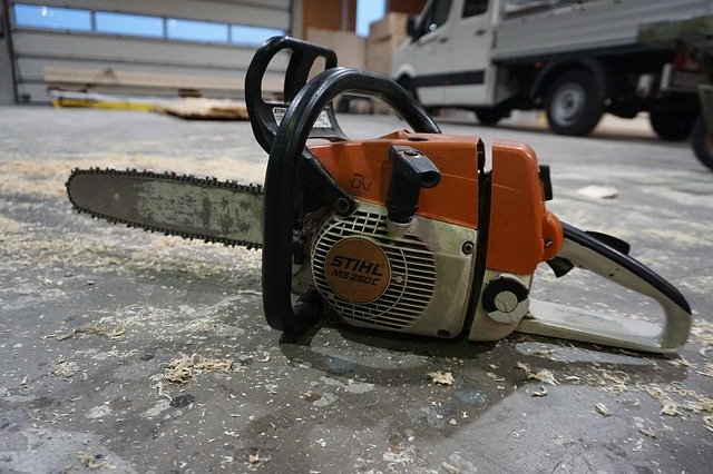 Download grátis Chainsaw Work Wood - foto ou imagem grátis para ser editada com o editor de imagens online GIMP