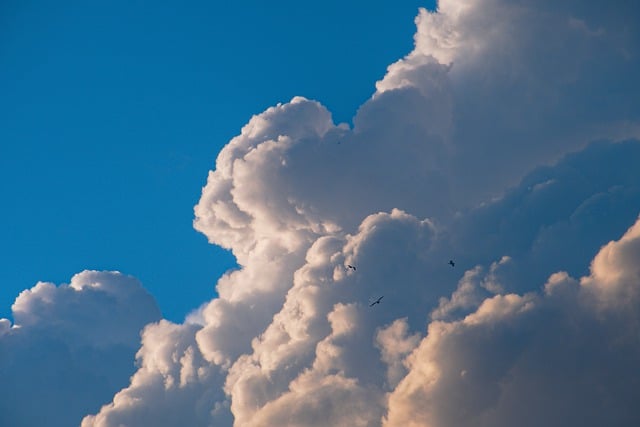 Bezpłatne pobieranie chmur niebo burza cumulonimbus darmowe zdjęcie do edycji za pomocą darmowego internetowego edytora obrazów GIMP