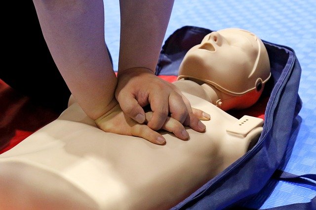 Free download cpr cardiopulmonary resuscitation free picture to be edited with GIMP free online image editor