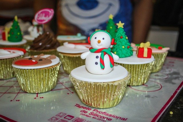 Free download Cupcake Snowman Snow -  free photo or picture to be edited with GIMP online image editor