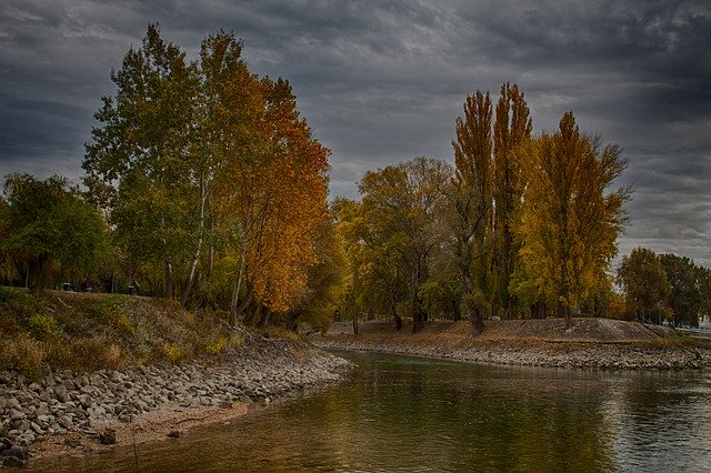 Gratis download Esztergom Donau River - gratis foto of afbeelding om te bewerken met de online GIMP-afbeeldingseditor