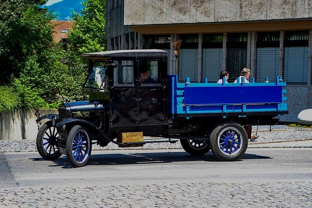 Free download Ford Oldie Nostalgia -  free photo or picture to be edited with GIMP online image editor