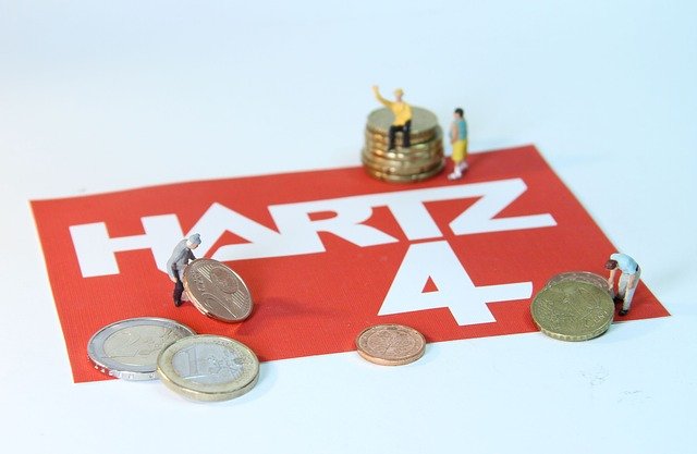 Free download hartz 4 poverty miniature figures free picture to be edited with GIMP free online image editor