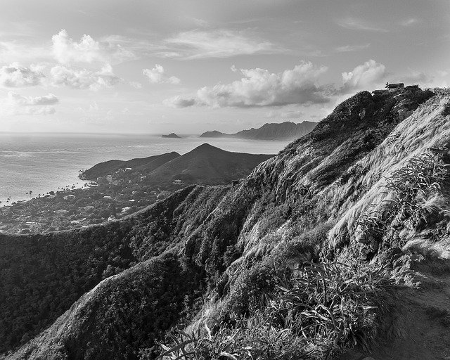 ดาวน์โหลดฟรี Hawaii Blackandwhite Sky - ภาพถ่ายหรือภาพฟรีที่จะแก้ไขด้วยโปรแกรมแก้ไขรูปภาพออนไลน์ GIMP