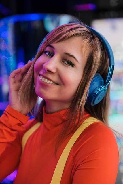 Free download headphones music young woman free picture to be edited with GIMP free online image editor