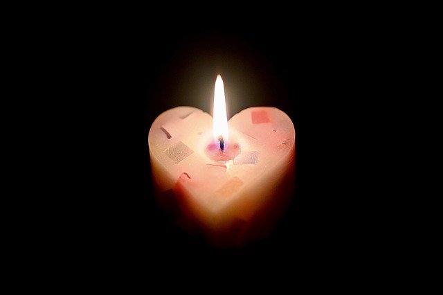 Unduh gratis Heart Candle Love - foto atau gambar gratis untuk diedit dengan editor gambar online GIMP