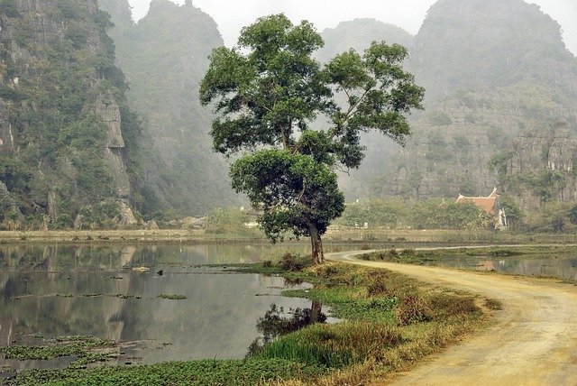 Free download hoa lu vietnam lake path free picture to be edited with GIMP free online image editor