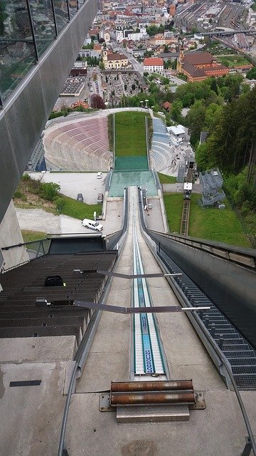 Descărcare gratuită Innsbruck Ski Jump - fotografie sau imagini gratuite pentru a fi editate cu editorul de imagini online GIMP