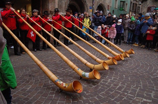 Téléchargement gratuit Inssbruck Alphorn Swiss Mountain - photo ou image gratuite à éditer avec l'éditeur d'images en ligne GIMP