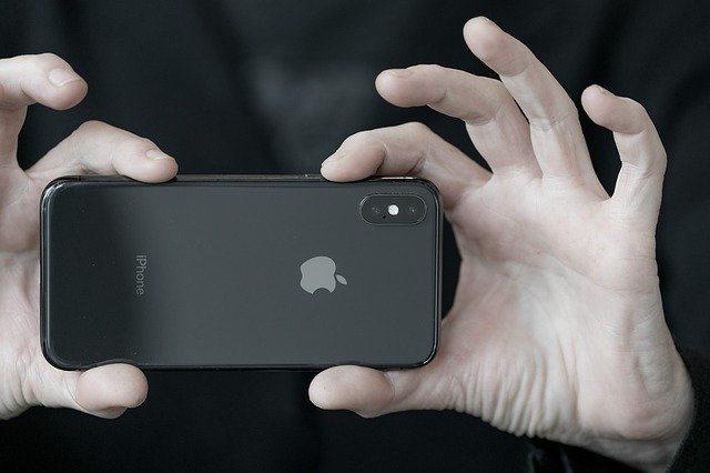 Free download iphone x hands iphone smartphone free picture to be edited with GIMP free online image editor