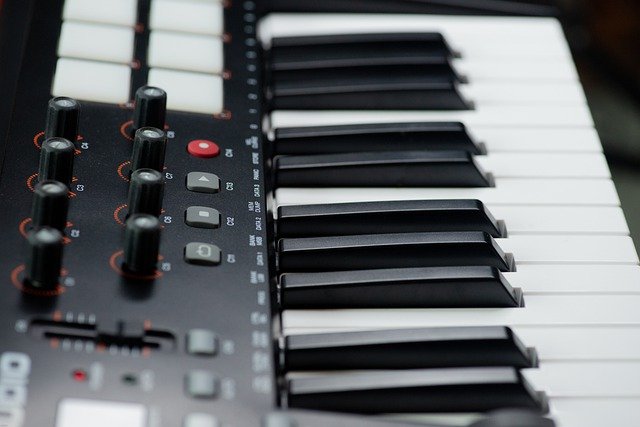 Free download keyboard synthesizer midi free picture to be edited with GIMP free online image editor