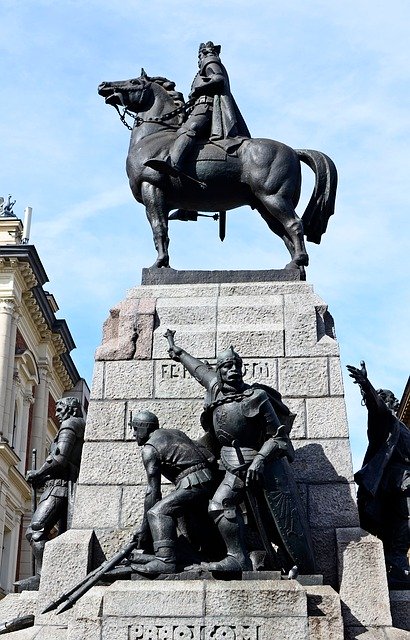 Free download Kraków Monument King The -  free photo or picture to be edited with GIMP online image editor