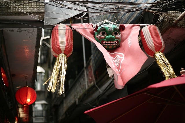 Free download lantern lion head street decoration free picture to be edited with GIMP free online image editor