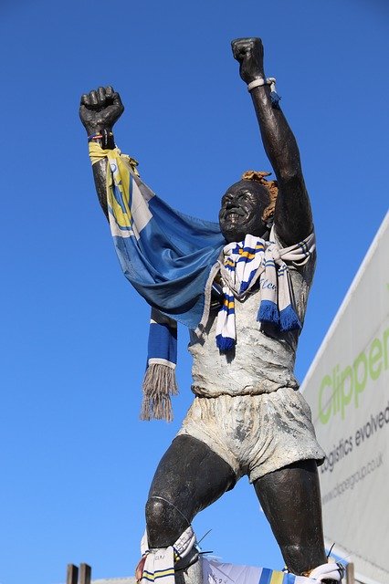 Free download Leeds United Billy Bremner Statue -  free photo or picture to be edited with GIMP online image editor