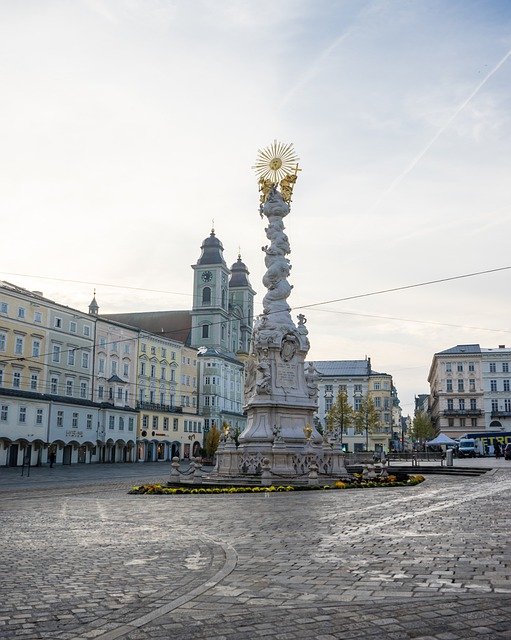 Free download linz holy trinity column main square free picture to be edited with GIMP free online image editor