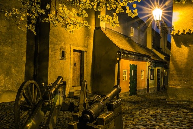 Téléchargement gratuit Night Alley Prague - photo ou image gratuite à éditer avec l'éditeur d'images en ligne GIMP