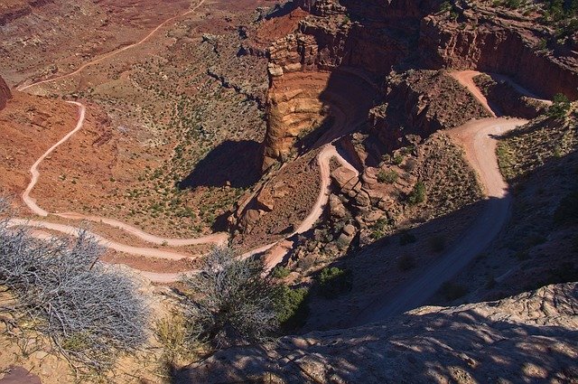 Téléchargement gratuit Overlooking Shafer Canyon Road - photo ou image gratuite à éditer avec l'éditeur d'images en ligne GIMP