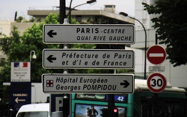 Descarga gratuita Paris Road Sign: foto o imagen gratuita para editar con el editor de imágenes en línea GIMP