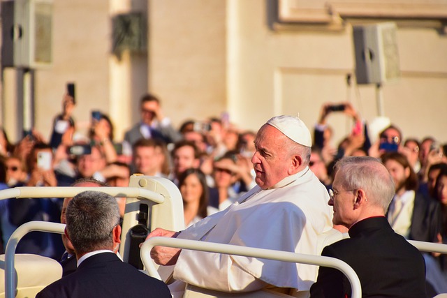 Free download pope francis rome audience vatican free picture to be edited with GIMP free online image editor