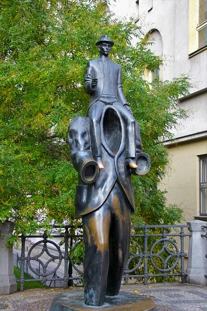 Téléchargement gratuit de Prague Monument Kafka - photo ou image gratuite à éditer avec l'éditeur d'images en ligne GIMP