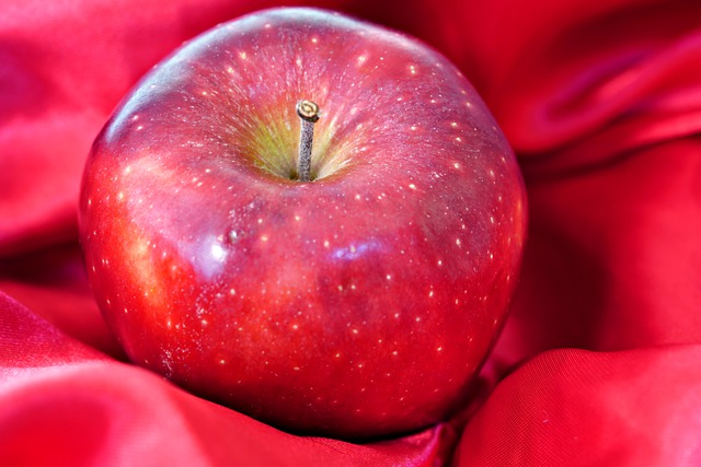 Free download red apple apple fruit fresh free picture to be edited with GIMP free online image editor