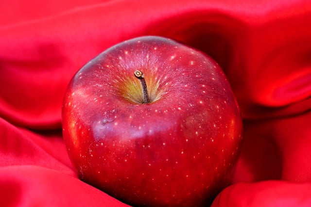 Free download red apple apple fruits fresh free picture to be edited with GIMP free online image editor