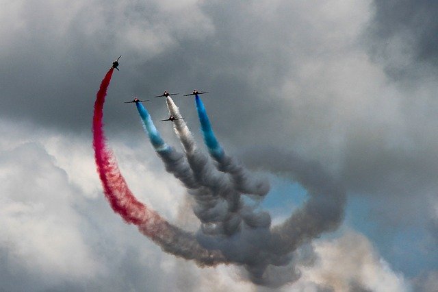 Free download Red Arrows Aeroplanes Stunt -  free photo or picture to be edited with GIMP online image editor