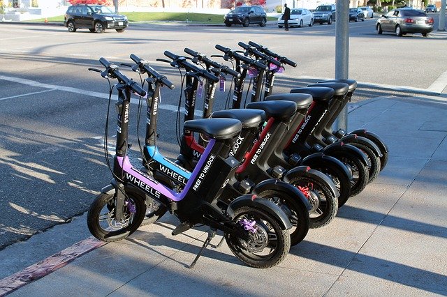 Descarga gratuita Rental Scooters Electric: foto o imagen gratuita para editar con el editor de imágenes en línea GIMP