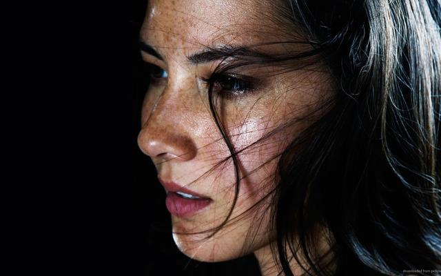 Olivia Munn The Predator Desktop Wallpaper Im  from Chrome web store to be run with OffiDocs Chromium online