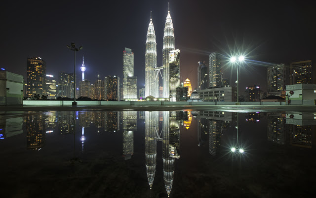 Petronas Twin Tower Theme Night  from Chrome web store to be run with OffiDocs Chromium online