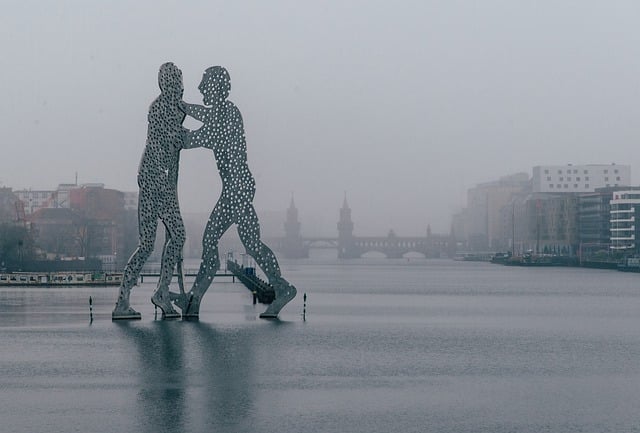 Free download sculpture molecule man fog spree free picture to be edited with GIMP free online image editor