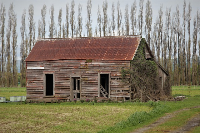 Free download shed old wooden rusty roof run free picture to be edited with GIMP free online image editor