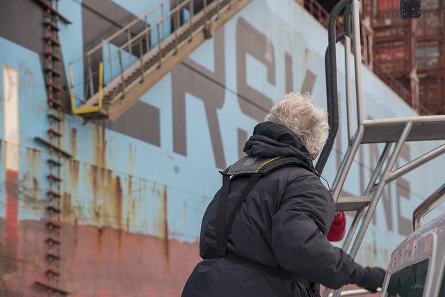 Muat turun percuma Ship Shipping Pilot - foto atau gambar percuma untuk diedit dengan editor imej dalam talian GIMP