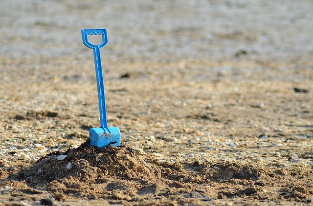 Download gratuito Shovel Sand Sea - foto o immagine gratuita da modificare con l'editor di immagini online di GIMP