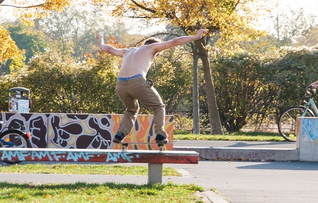 ດາວໂຫລດຟຣີ Skater Stunt Skate - ຮູບພາບຫຼືຮູບພາບທີ່ບໍ່ເສຍຄ່າເພື່ອແກ້ໄຂດ້ວຍບັນນາທິການຮູບພາບອອນໄລນ໌ GIMP