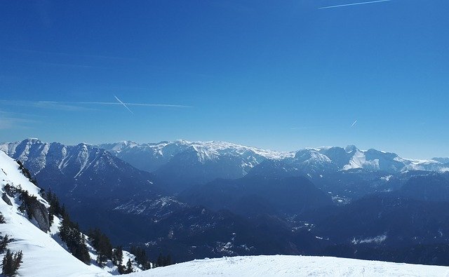 Descarga gratuita Skiing Mountain Snow: foto o imagen gratuita para editar con el editor de imágenes en línea GIMP