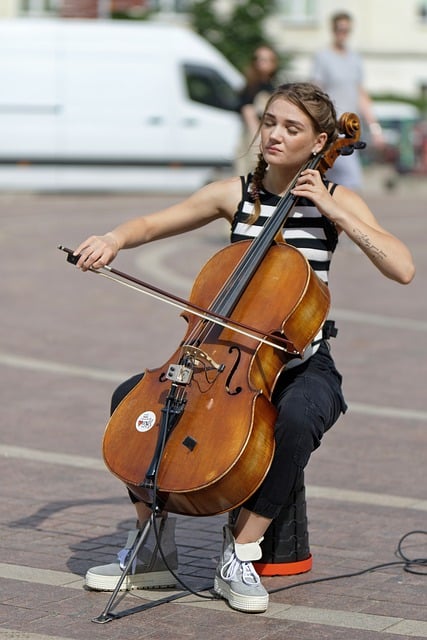 Free download staff woman young girlie busker free picture to be edited with GIMP free online image editor