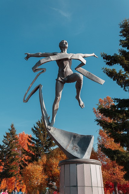 Free download statue art marathon autumn run free picture to be edited with GIMP free online image editor