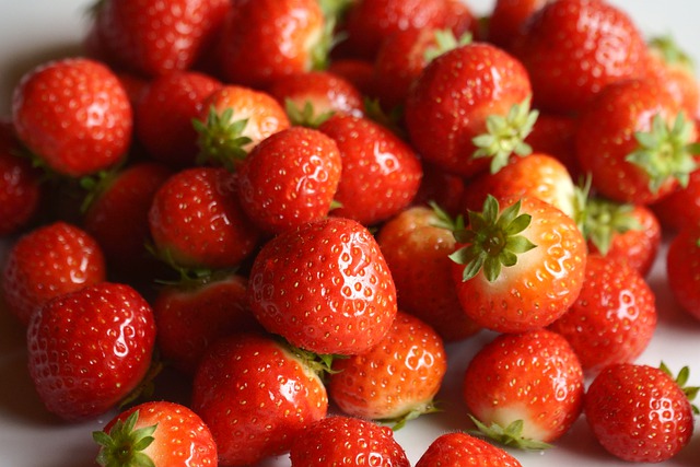 Free download strawberries fruits ripe free picture to be edited with GIMP free online image editor