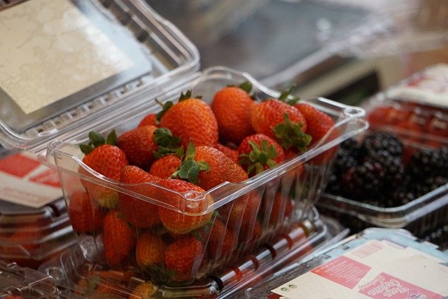 Free download strawberries market fruit food free picture to be edited with GIMP free online image editor