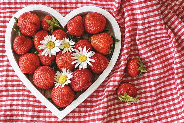 Free download strawberries ripe hearts free picture to be edited with GIMP free online image editor